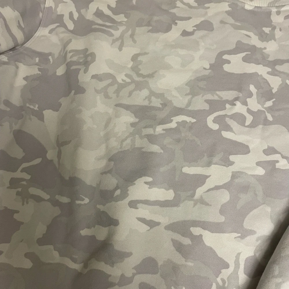 ** Lululemon ** perfectly oversized camouflage pullover crew, EUC, size 8 - Picture 5 of 5